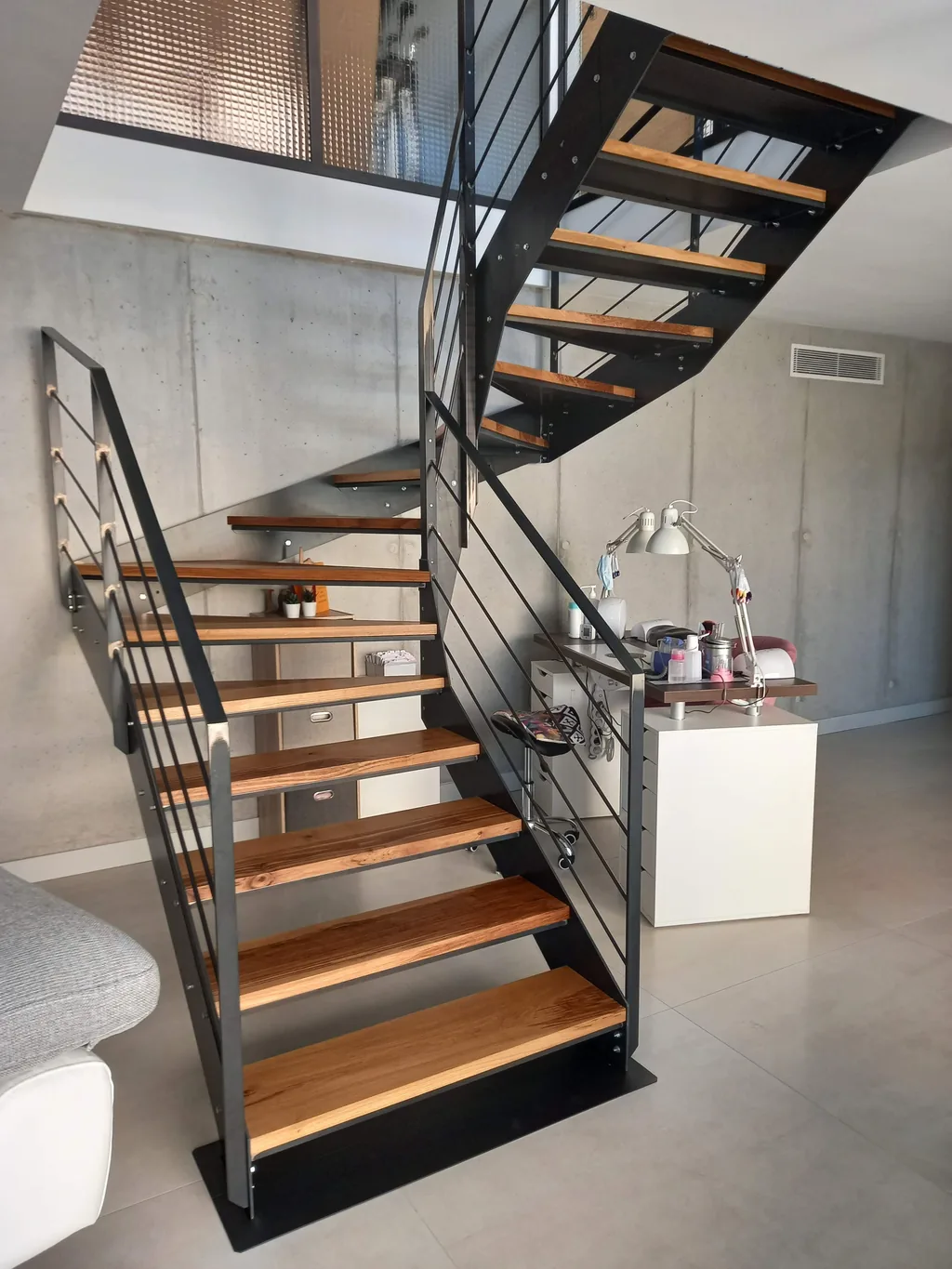 Escalier double quart tournant en acier et bois, à Sanary-Sur-Mer